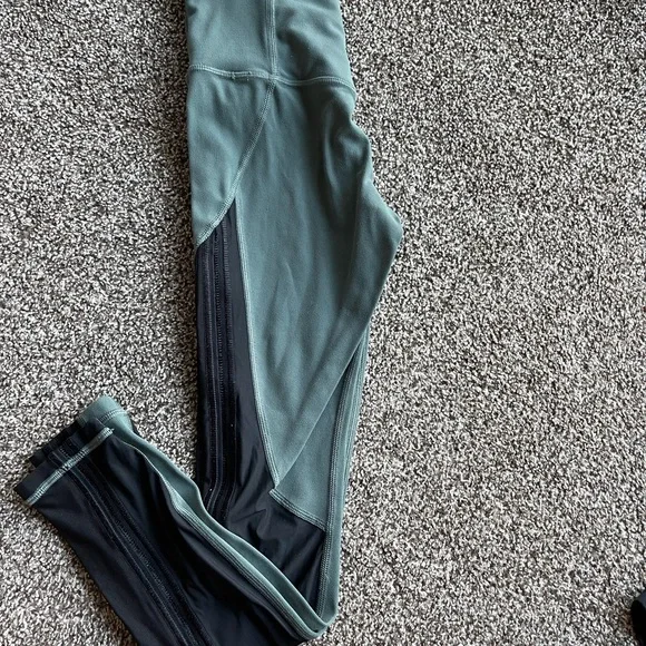 Athleta Mesh tights - Picture 2 of 3